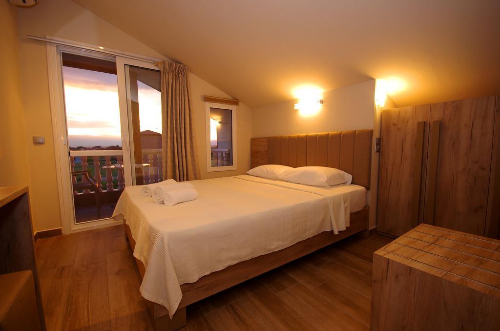 John & Eve Hotel Paralia Katerinis Bagian luar foto