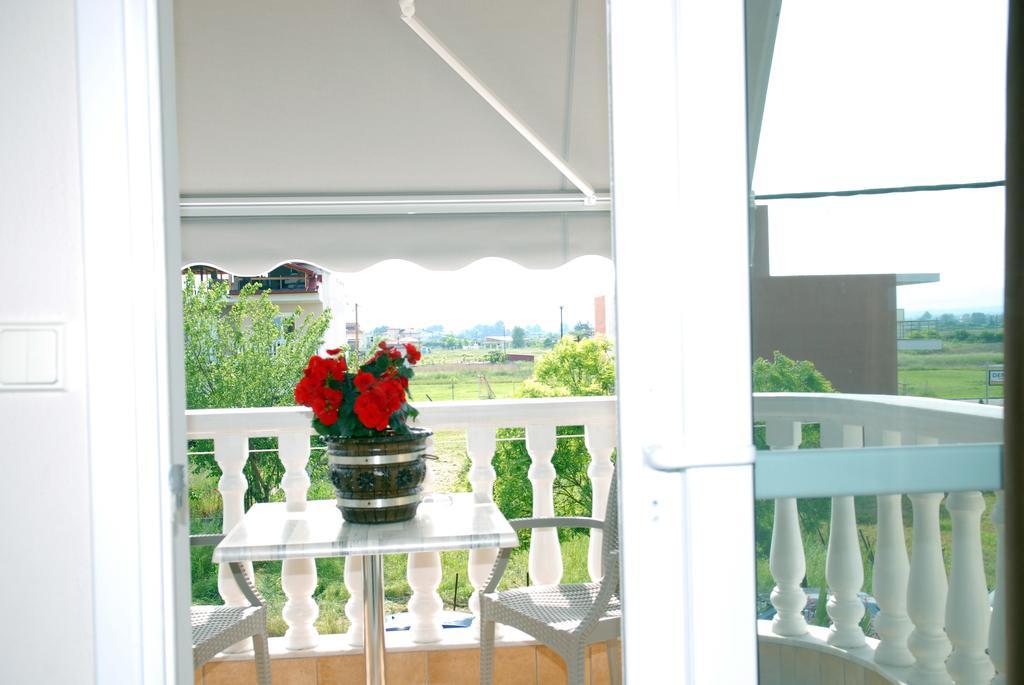 John & Eve Hotel Paralia Katerinis Bagian luar foto
